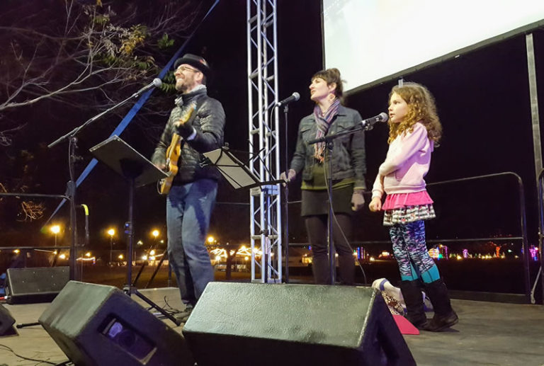 Molin Family sings